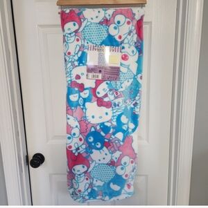 ✨️NWT HELLO KITTY & FRIENDS COLLECTIBLE THROW BLANKET✨️🩷🩵